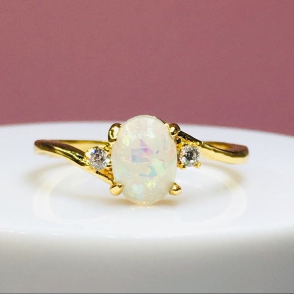 14k yellow gold white opal diamond ring - Picture 2 of 8